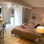 B&B 