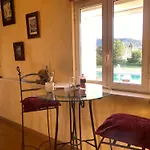 B&B 
