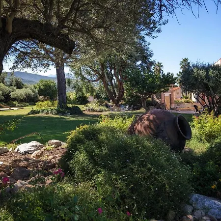 Mas Tramontane D'hôtes, Studio, Ancien Mas Agricole Dans Parc Arboré, Piscine Et Sa Vue Face Au Canigou Bed and breakfast 4*