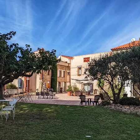 Mas Tramontane D'hôtes, Studio, Ancien Mas Agricole Dans Parc Arboré, Piscine Et Sa Vue Face Au Canigou Bed and breakfast 4*