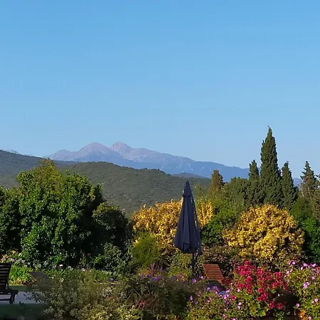 Bed and breakfast Mas Tramontane D'hôtes, Studio, Ancien Mas Agricole Dans Parc Arboré, Piscine Et Sa Vue Face Au Canigou 4*