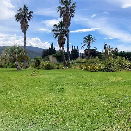 Mas Tramontane D'hôtes, Studio, Ancien Mas Agricole Dans Parc Arboré, Piscine Et Sa Vue Face Au Canigou 4*