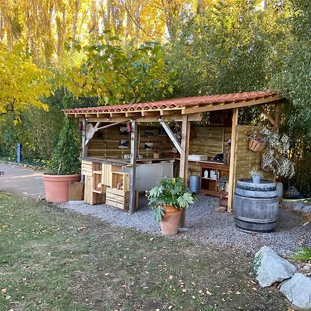 Mas Tramontane D'hôtes, Studio, Ancien Mas Agricole Dans Parc Arboré, Piscine Et Sa Vue Face Au Canigou Bed and breakfast