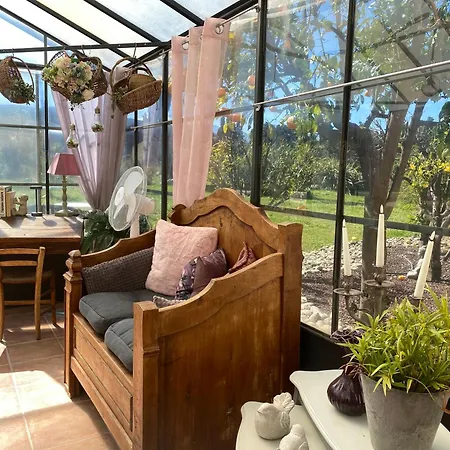 Mas Tramontane D'hôtes, Studio, Ancien Mas Agricole Dans Parc Arboré, Piscine Et Sa Vue Face Au Canigou 4*