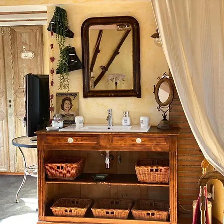 Mas Tramontane D'hôtes, Studio, Ancien Mas Agricole Dans Parc Arboré, Piscine Et Sa Vue Face Au Canigou 4*