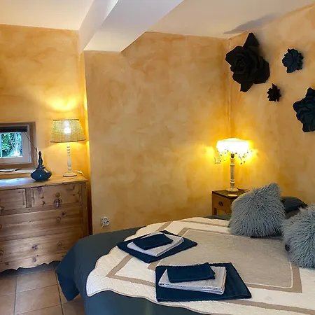 Mas Tramontane D'hôtes, Studio, Ancien Mas Agricole Dans Parc Arboré, Piscine Et Sa Vue Face Au Canigou
