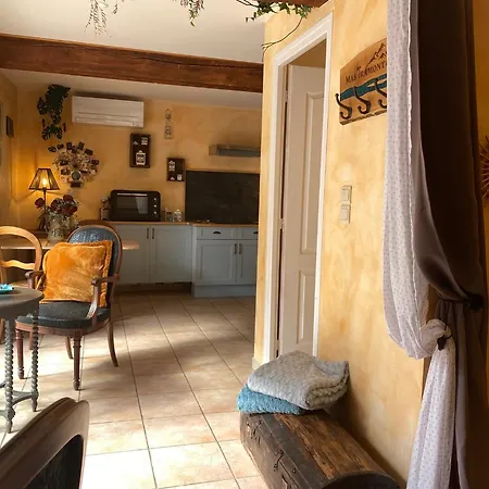 Mas Tramontane D'hôtes, Studio, Ancien Mas Agricole Dans Parc Arboré, Piscine Et Sa Vue Face Au Canigou Bed and breakfast
