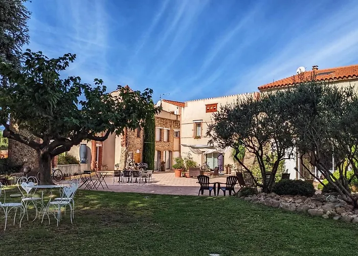 Mas Tramontane Ancien Mas Agricole Avec D'hôtes, Studio, Parc Arboré, Piscine Et Sa Vue Face Au Canigou Bed & Breakfast 3*
