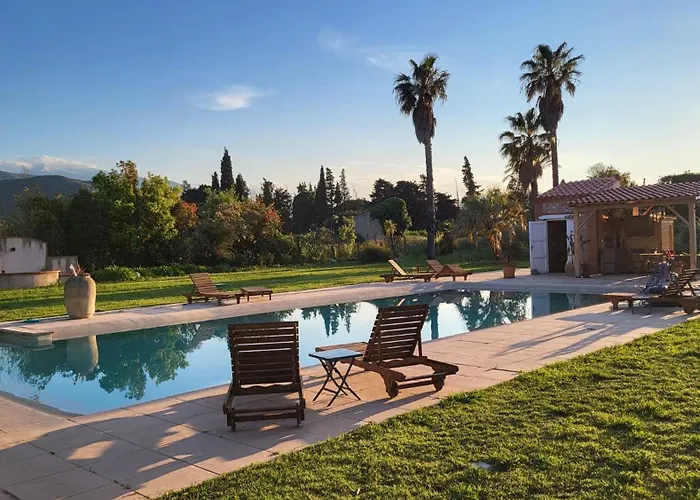 Mas Tramontane Ancien Mas Agricole Avec D'hôtes, Studio, Parc Arboré, Piscine Et Sa Vue Face Au Canigou 3*