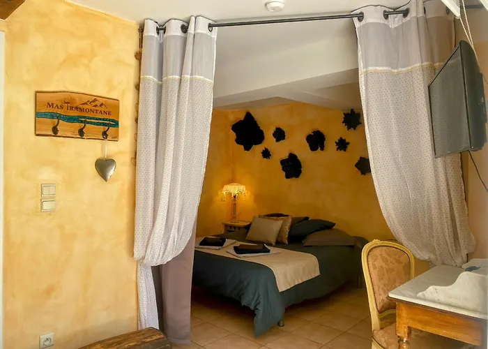 Mas Tramontane Ancien Mas Agricole Avec D'hôtes, Studio, Parc Arboré, Piscine Et Sa Vue Face Au Canigou 4*