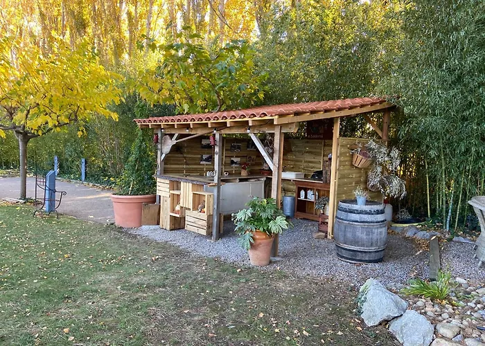 Mas Tramontane Ancien Mas Agricole Avec D'hôtes, Studio, Parc Arboré, Piscine Et Sa Vue Face Au Canigou Bed & Breakfast
