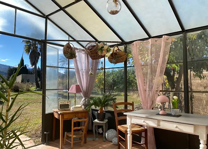 Mas Tramontane Ancien Mas Agricole Avec D'hôtes, Studio, Parc Arboré, Piscine Et Sa Vue Face Au Canigou Couette-café