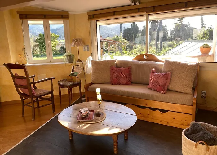 Bed & Breakfast Mas Tramontane Ancien Mas Agricole Avec D'hôtes, Studio, Parc Arboré, Piscine Et Sa Vue Face Au Canigou 3*